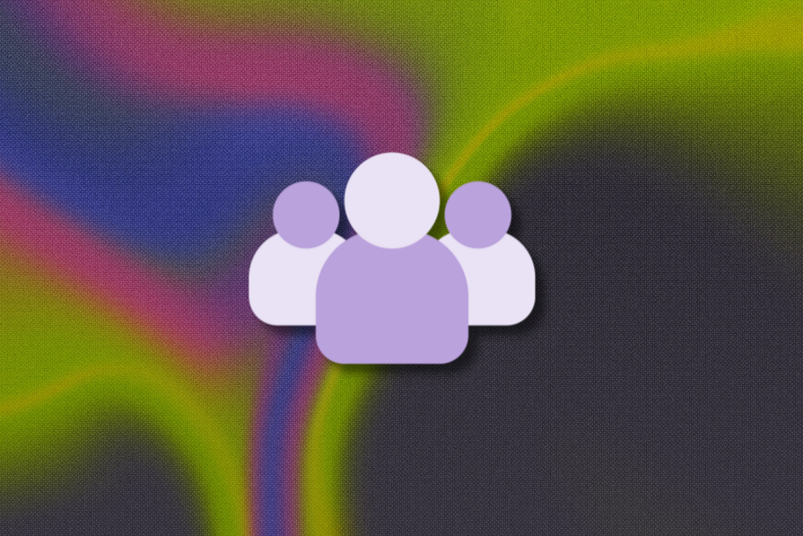 Ícone de três pessoas sobre fundo colorido abstrato em tons de verde, roxo e azul.