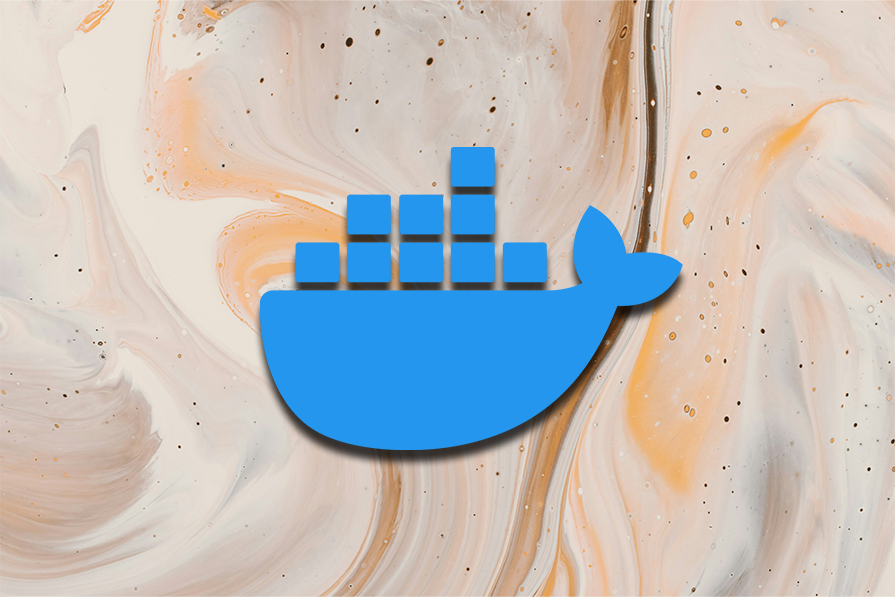 Ilustração de um navio azul simplista sobre um fundo abstrato com tons de creme, marrom e laranja que simulam um efeito marmoreado.