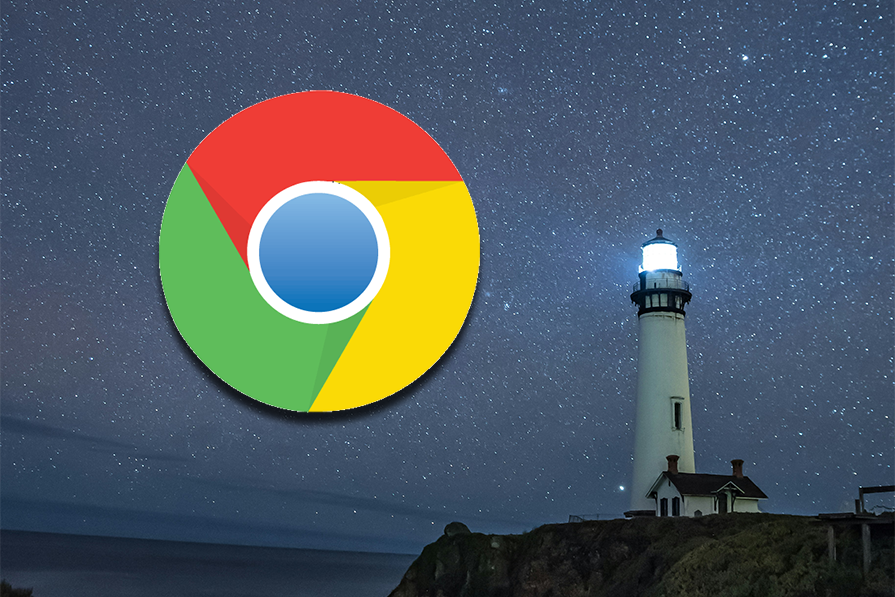 Logotipo do Google Chrome sobreposto a uma paisagem noturna com um farol iluminado e céu estrelado.